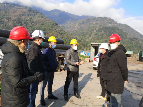 供排水公司执行董事李银刚带领安全环保部等相关人员对复工工程项目